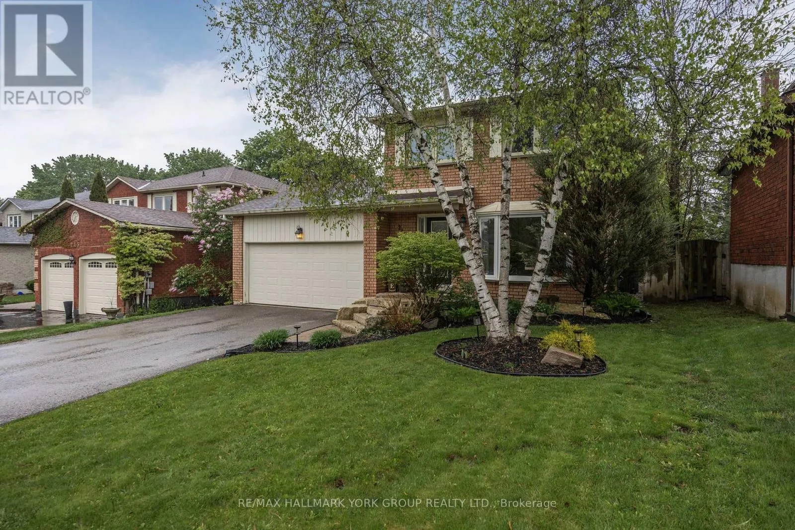 215 BEECHFIELD CRESCENT