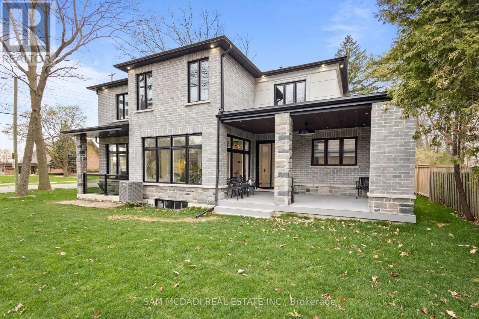 72 OAKES DRIVE
