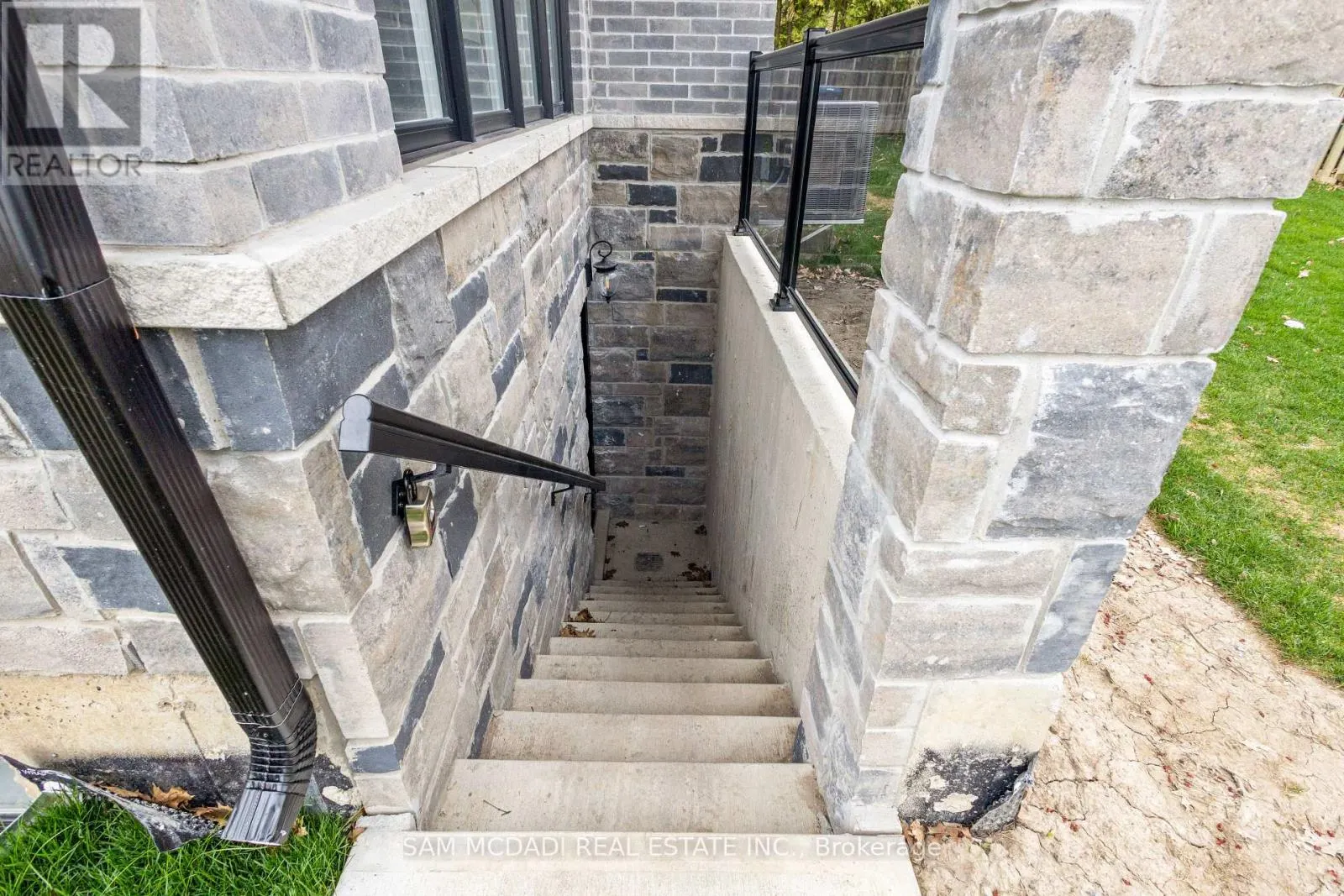 72 OAKES DRIVE