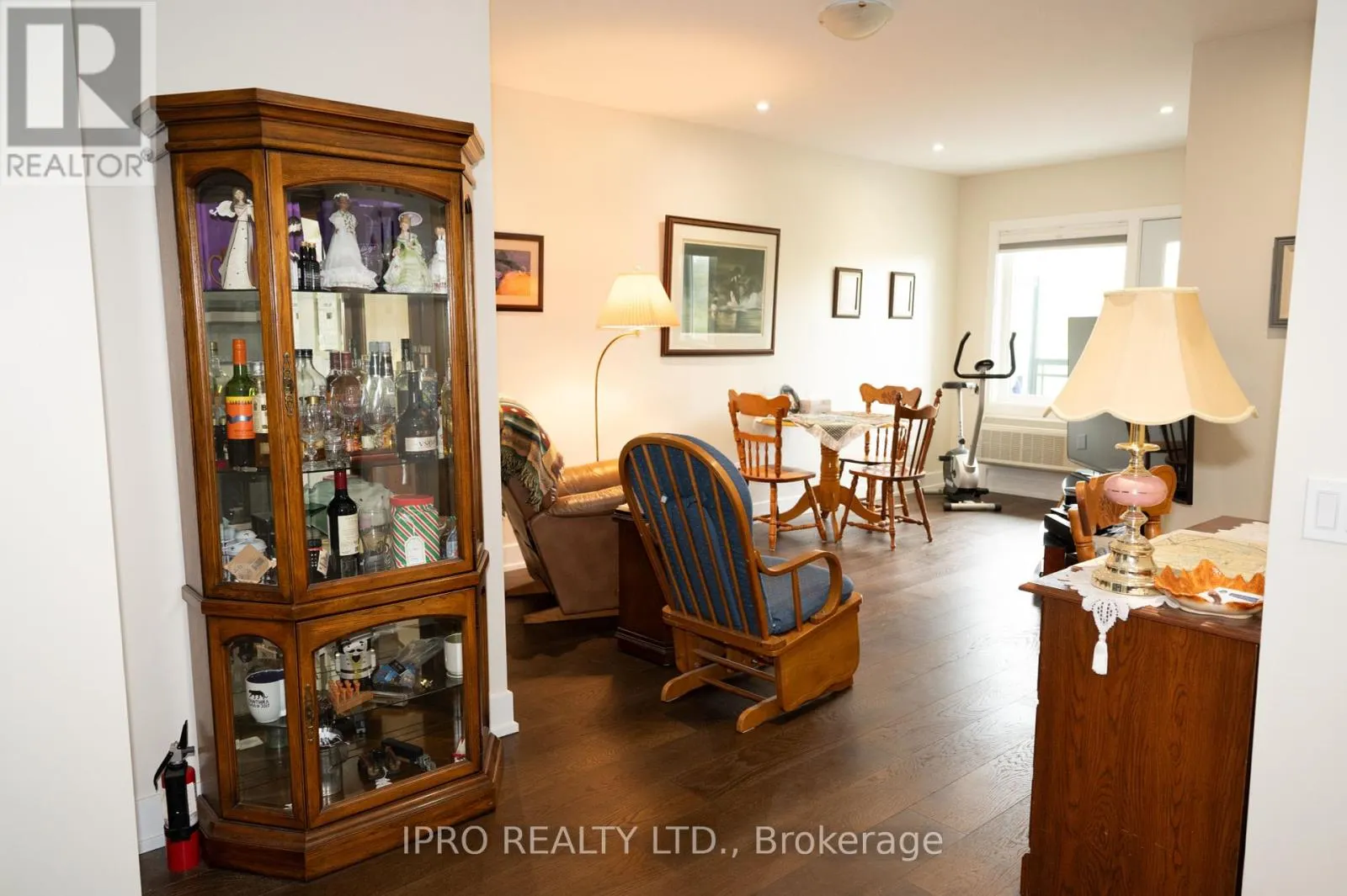 103 - 310 BROADWAY AVENUE