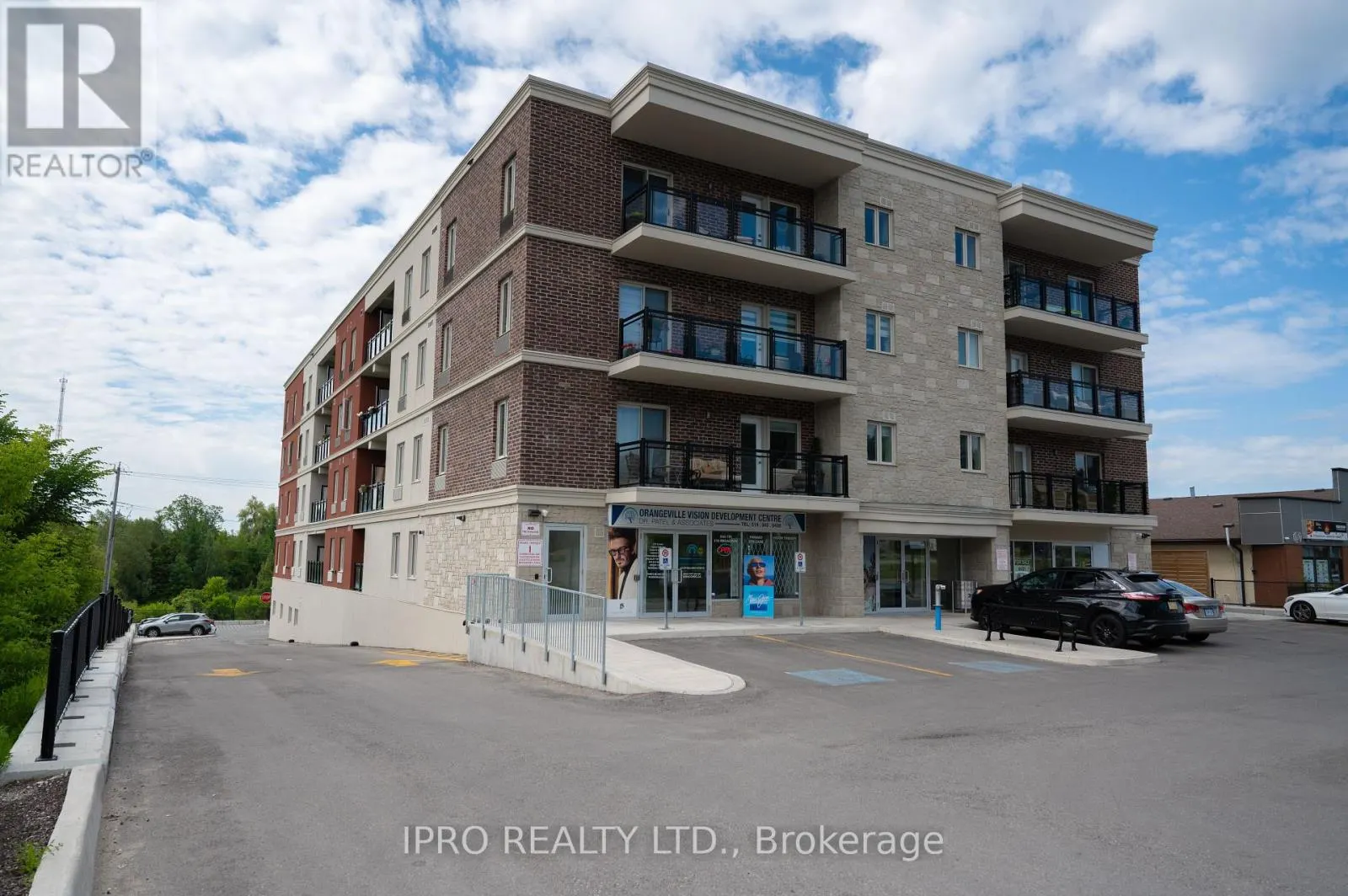 103 - 310 BROADWAY AVENUE