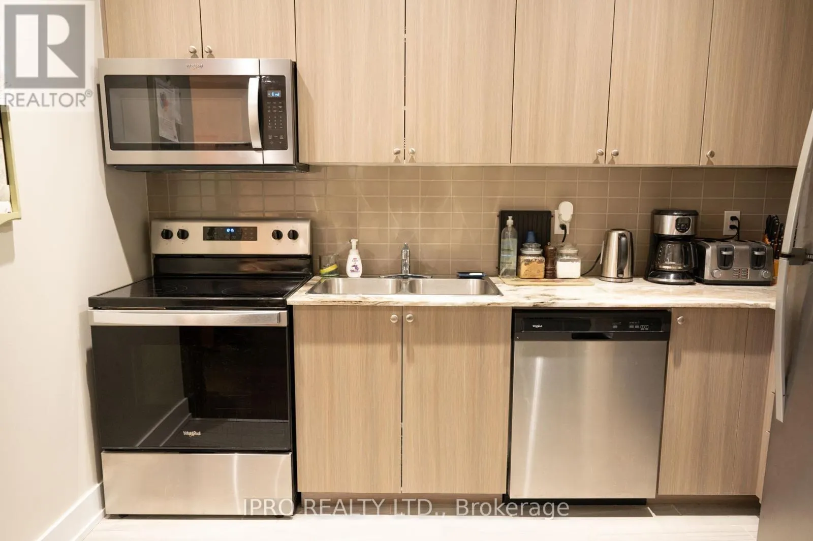 103 - 310 BROADWAY AVENUE