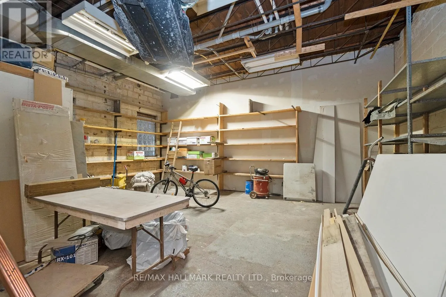 3631 DUNDAS STREET W
