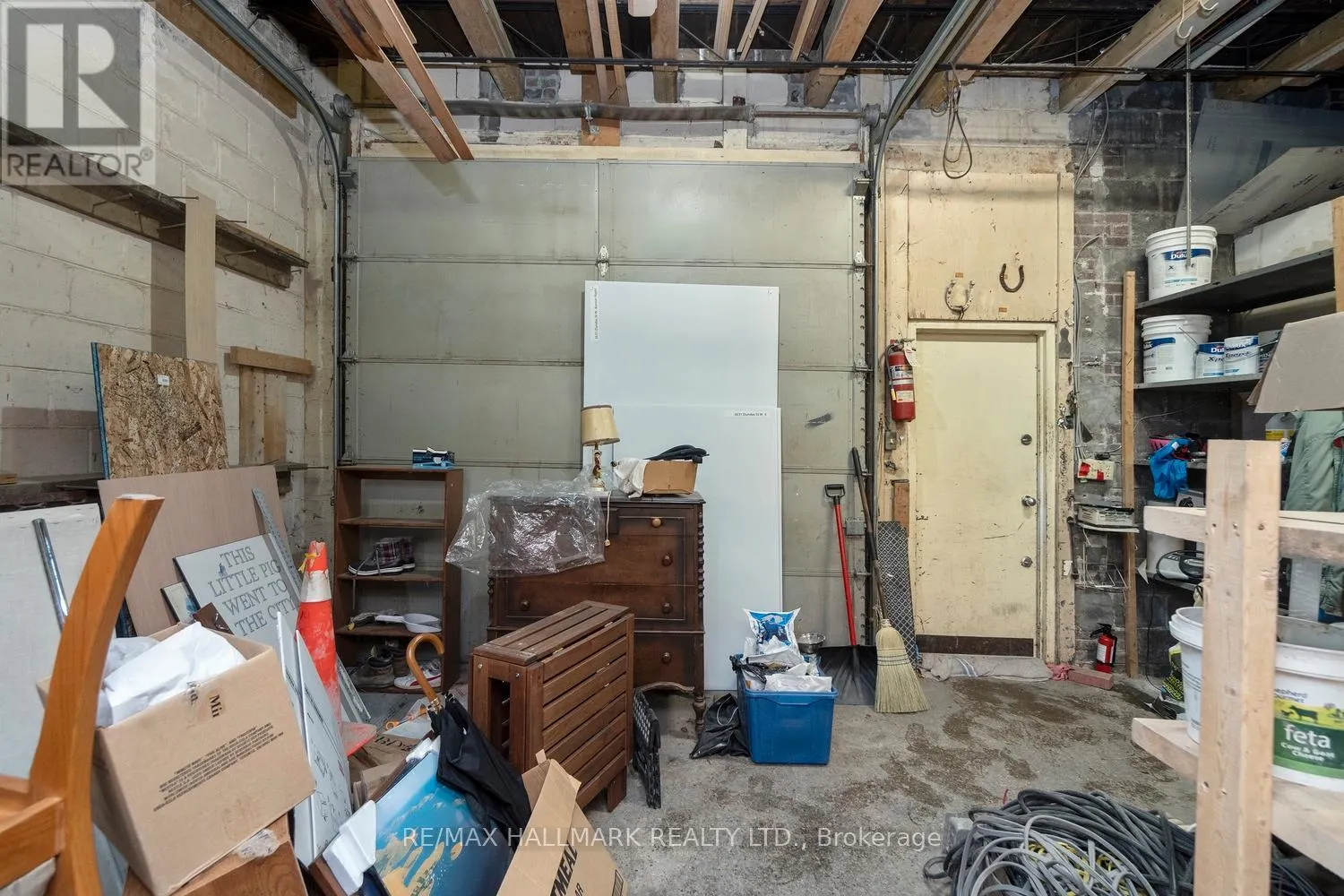 3631 DUNDAS STREET W