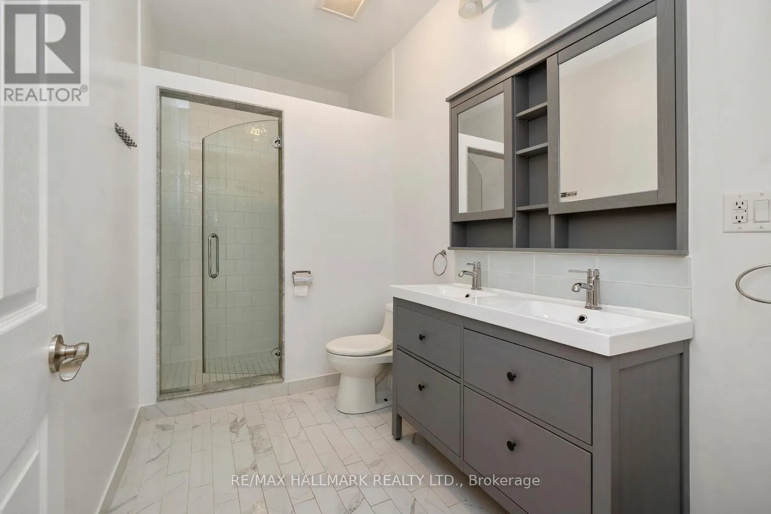 3631 DUNDAS STREET W