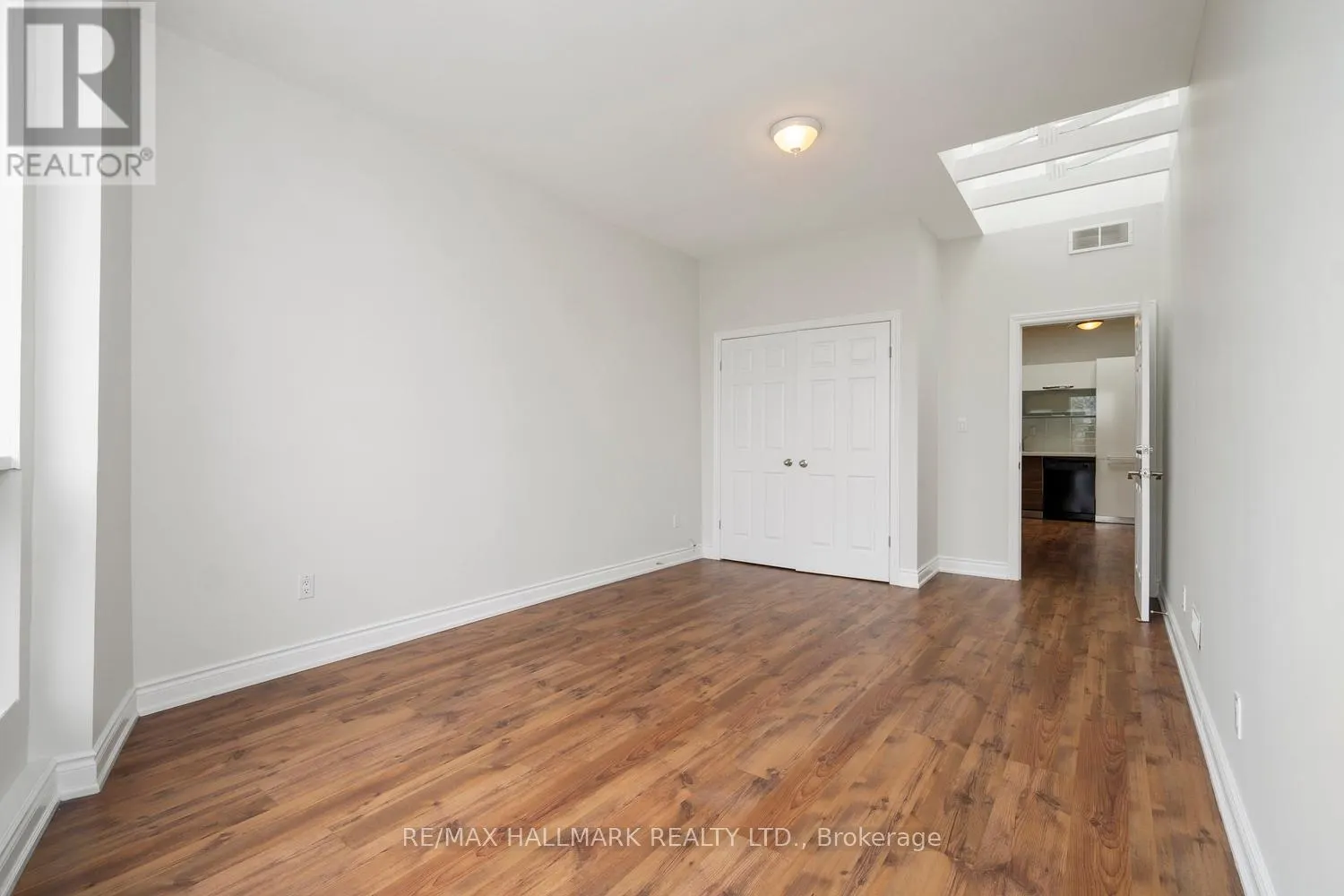 3631 DUNDAS STREET W