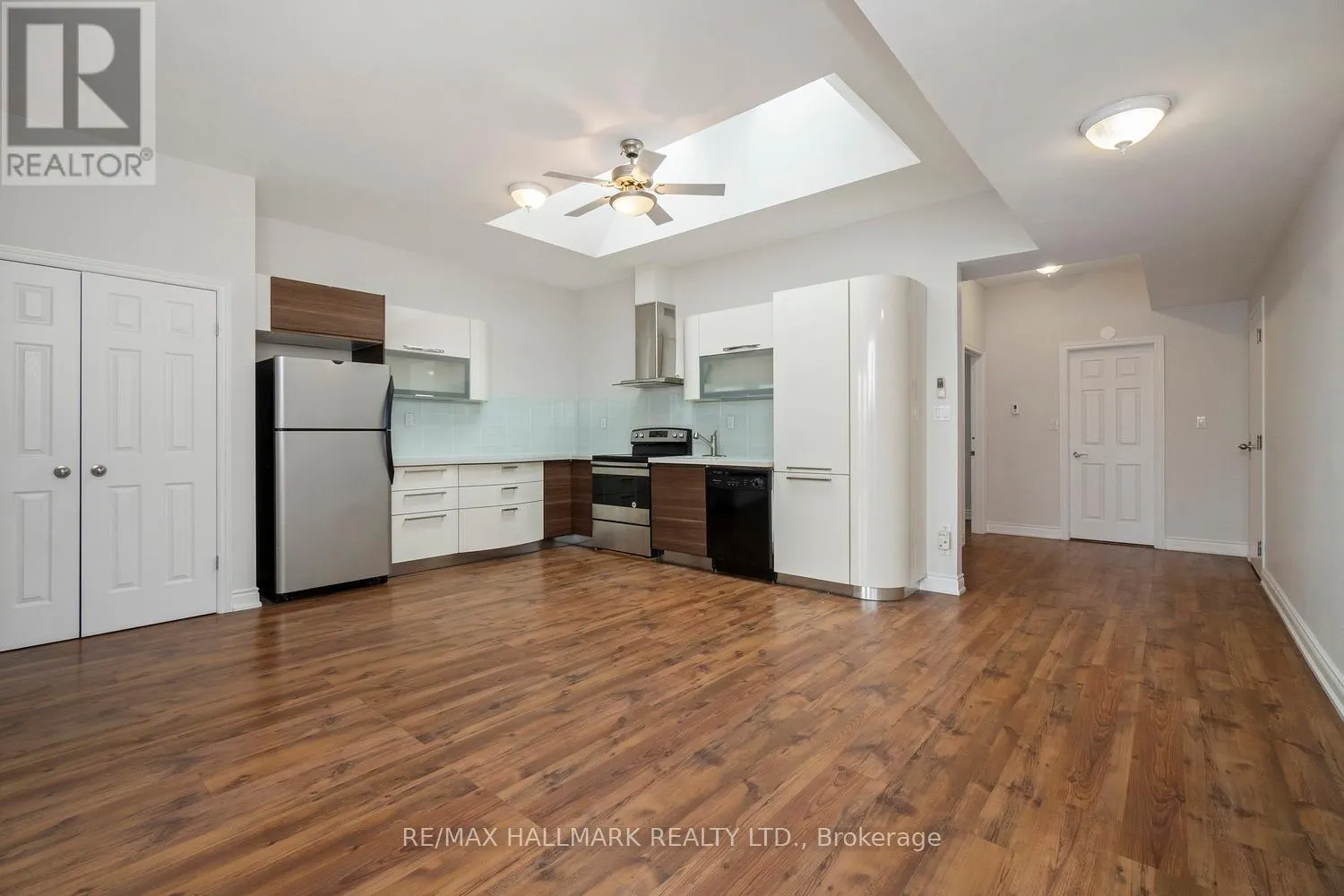 3631 DUNDAS STREET W
