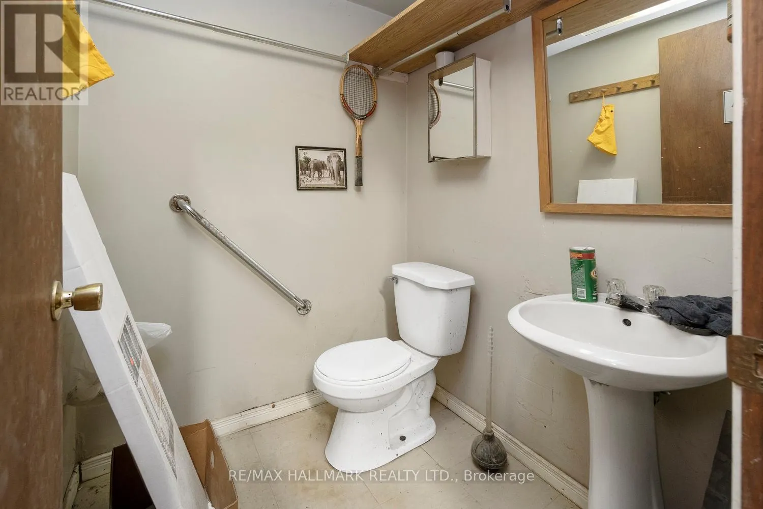 3631 DUNDAS STREET W