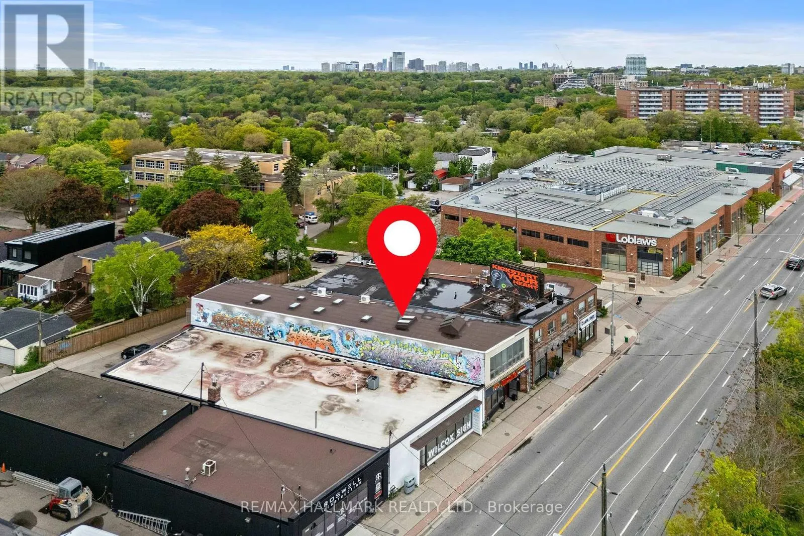 3631 DUNDAS STREET W