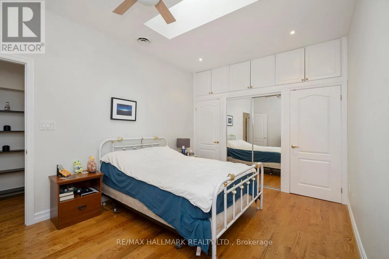 3631 DUNDAS STREET W