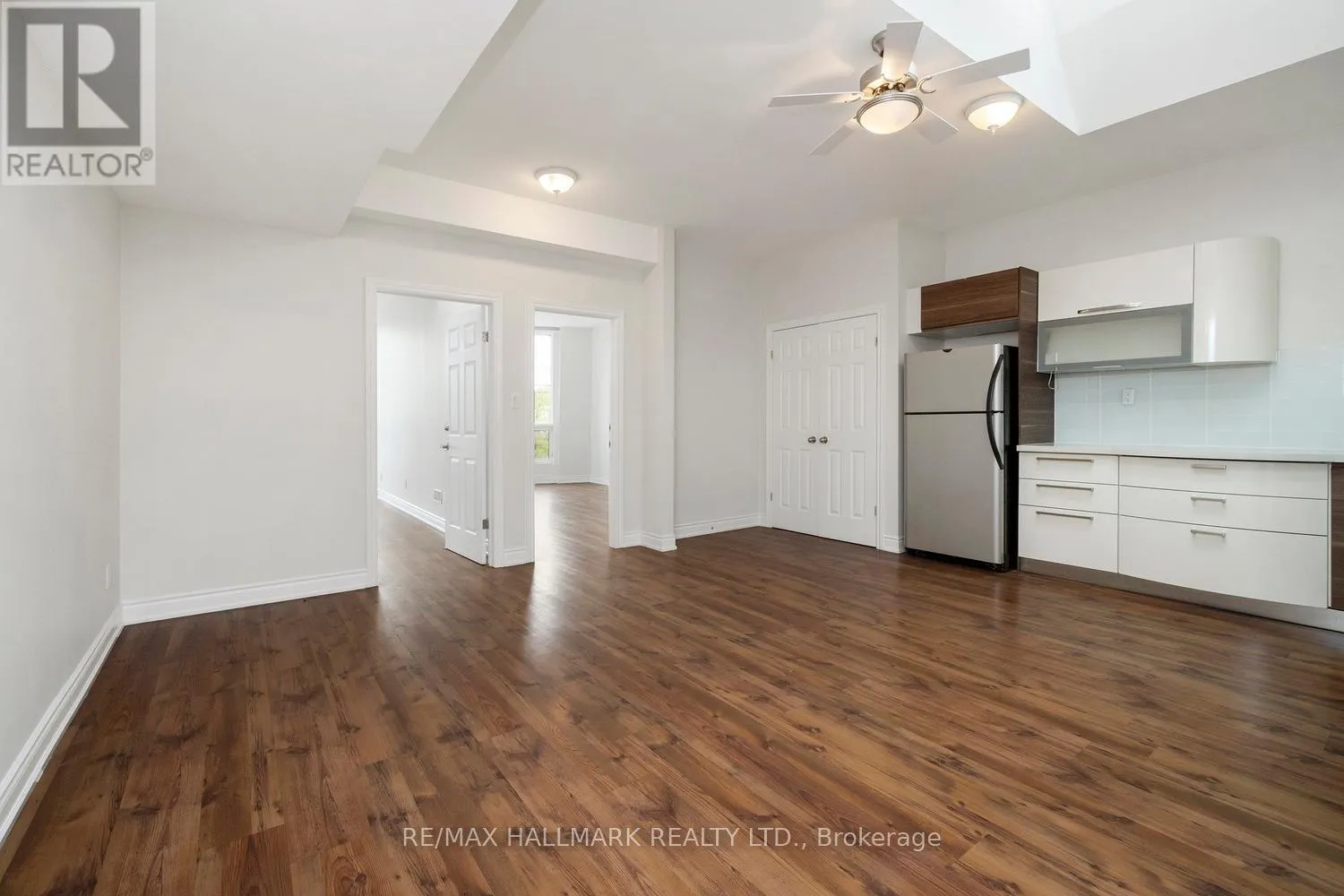 3631 DUNDAS STREET W