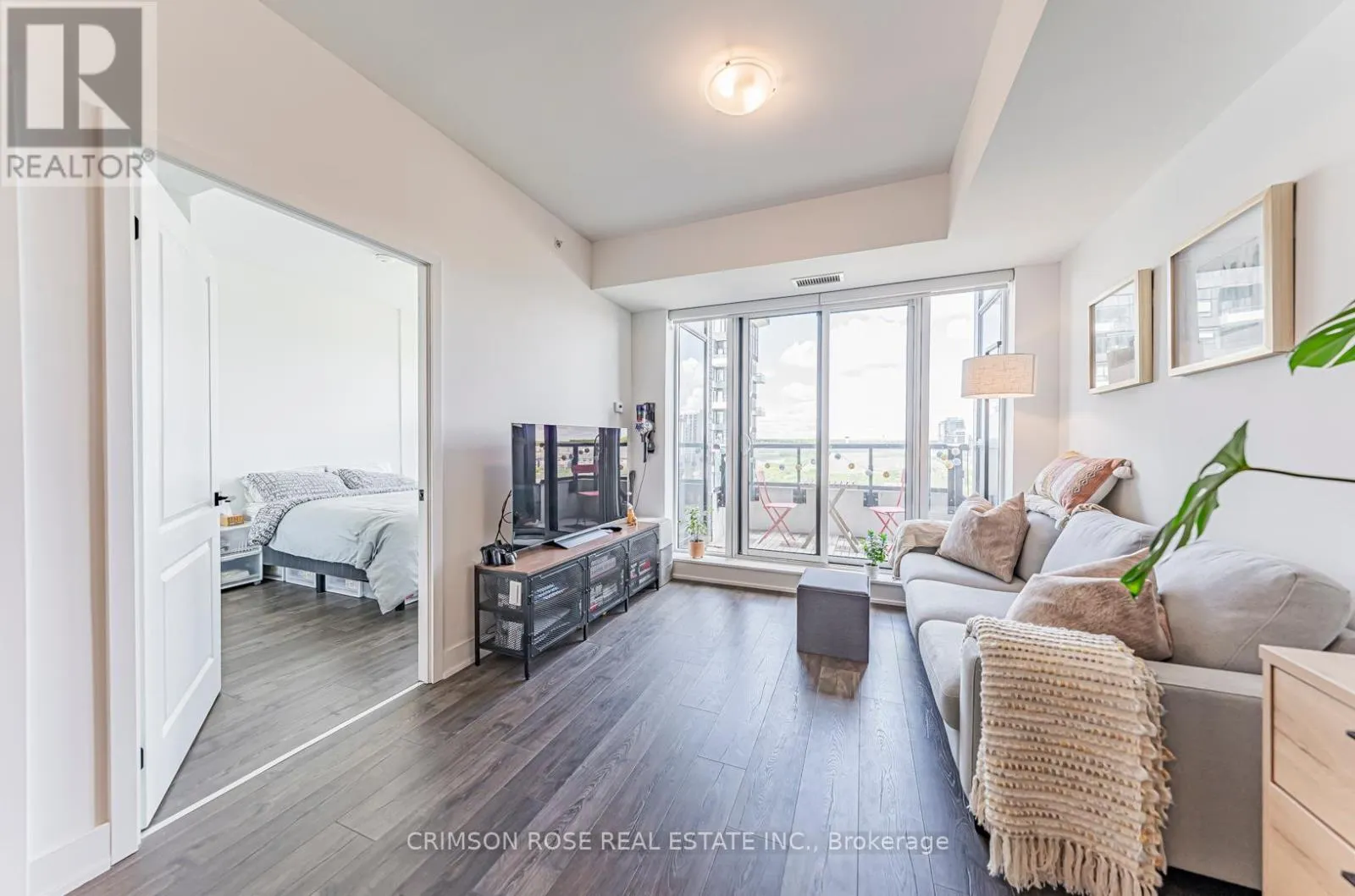 1025 - 2485 TAUNTON ROAD