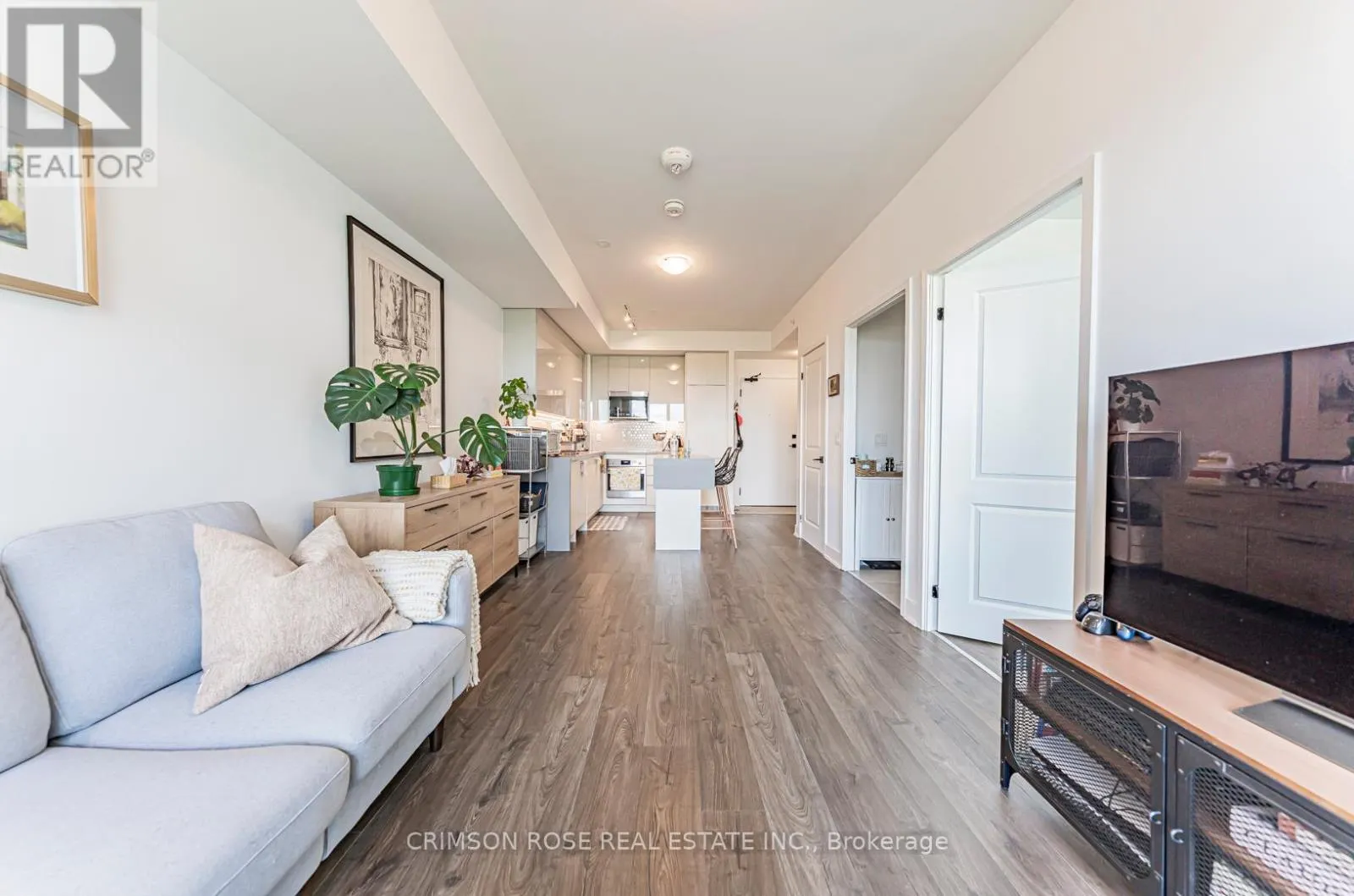 1025 - 2485 TAUNTON ROAD