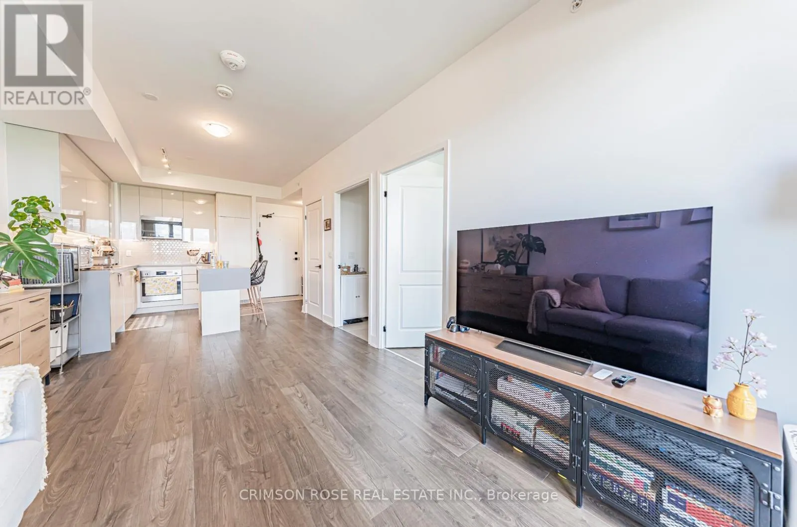 1025 - 2485 TAUNTON ROAD