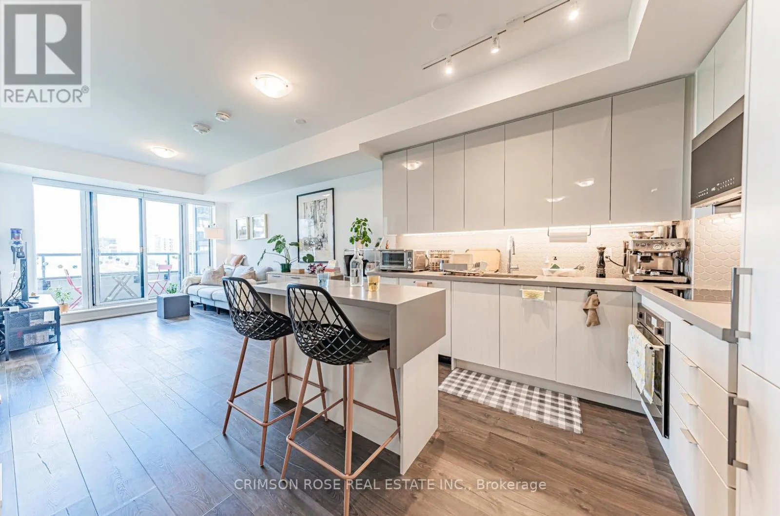 1025 - 2485 TAUNTON ROAD