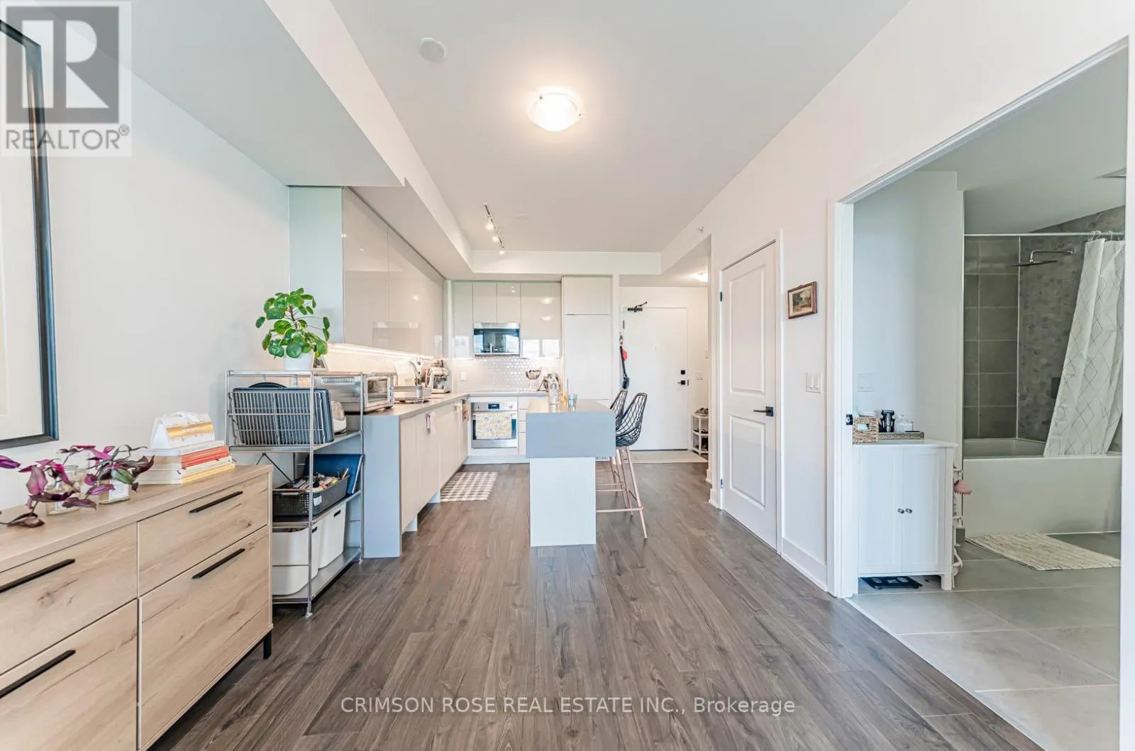 1025 - 2485 TAUNTON ROAD