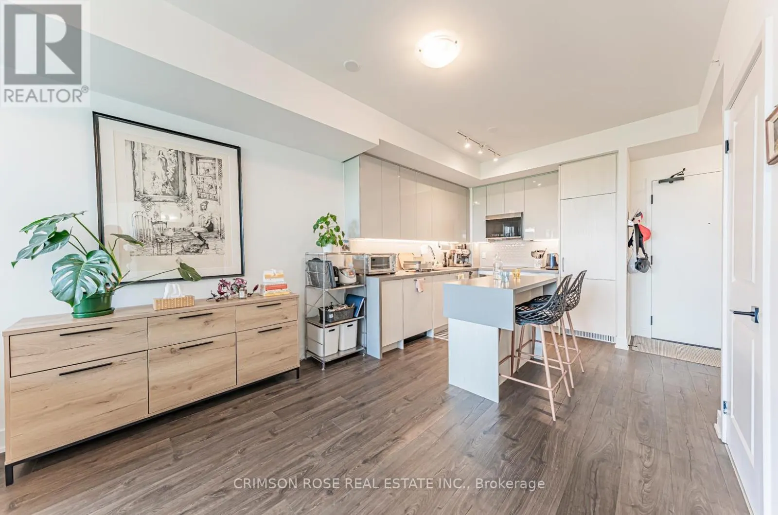 1025 - 2485 TAUNTON ROAD