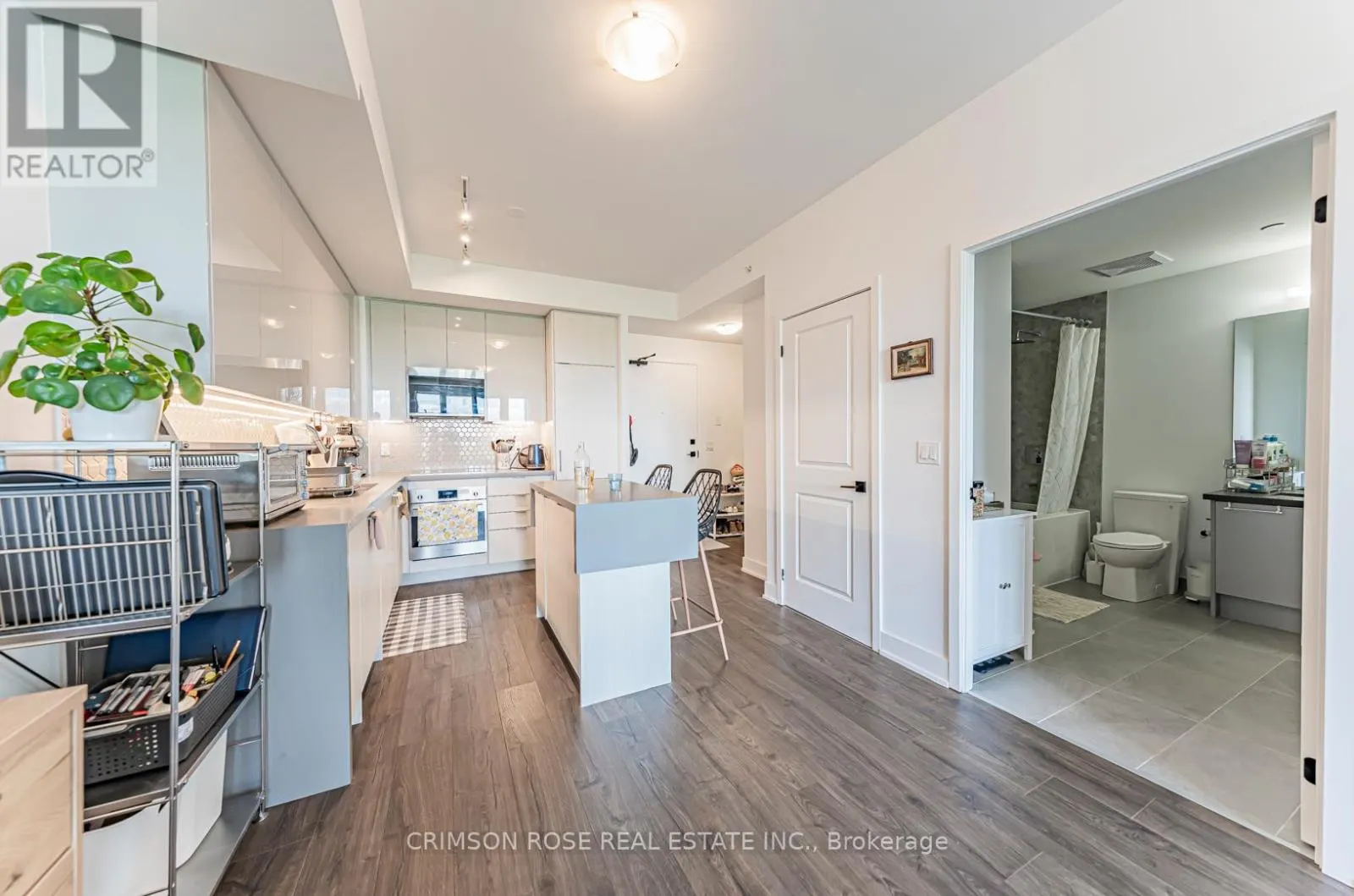 1025 - 2485 TAUNTON ROAD