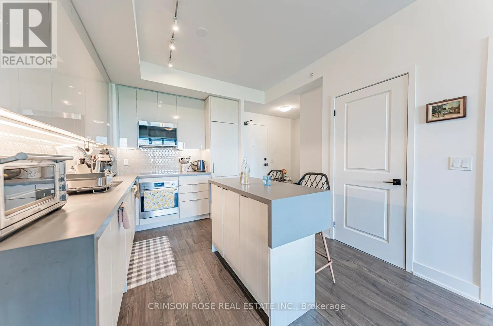 1025 - 2485 TAUNTON ROAD