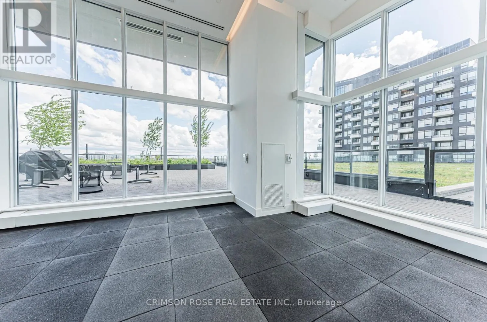 1025 - 2485 TAUNTON ROAD