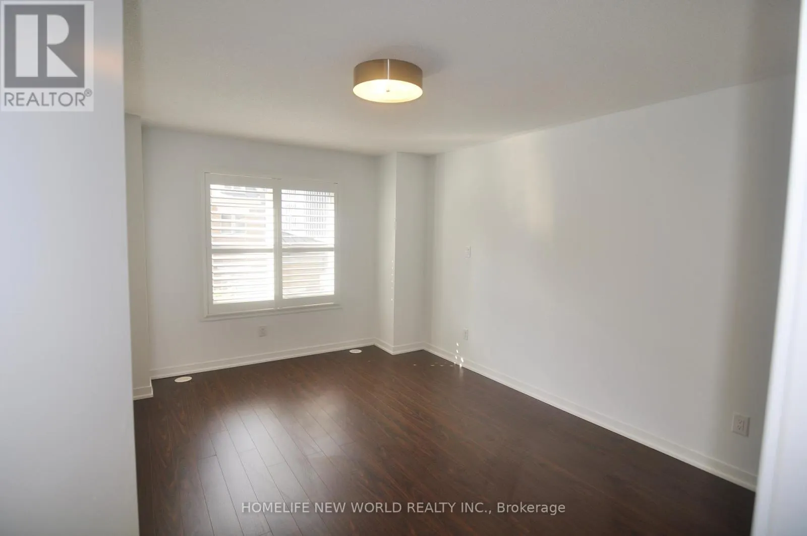 TH5 - 370 SQUARE ONE DRIVE