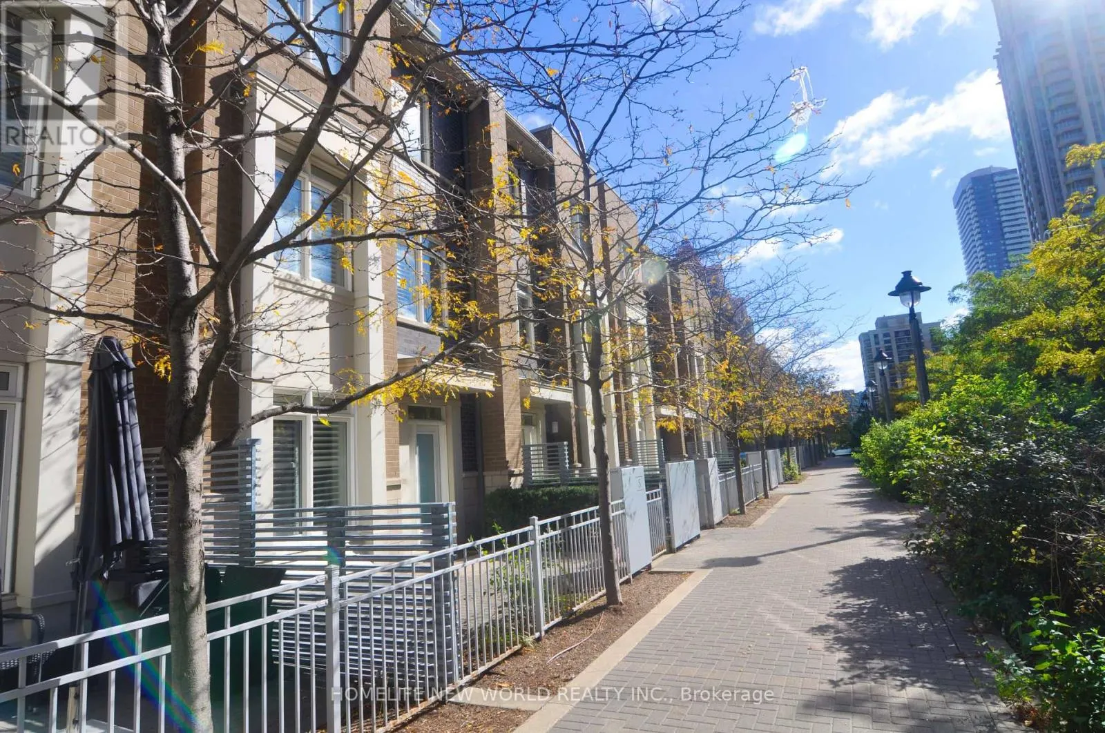 TH5 - 370 SQUARE ONE DRIVE