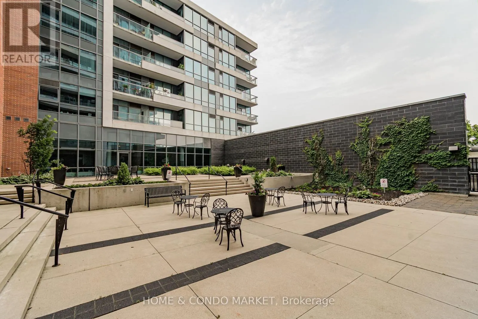 315 - 1 HURONTARIO STREET