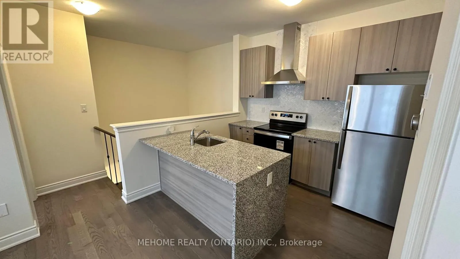 COACH HOUSE - 3346 MILLICENT AVENUE