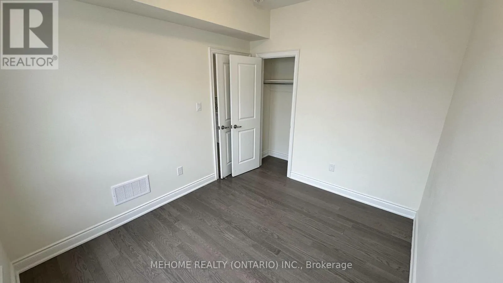 COACH HOUSE - 3346 MILLICENT AVENUE