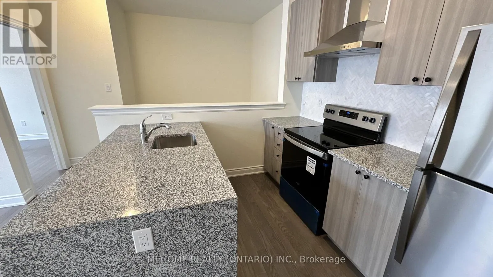 COACH HOUSE - 3346 MILLICENT AVENUE