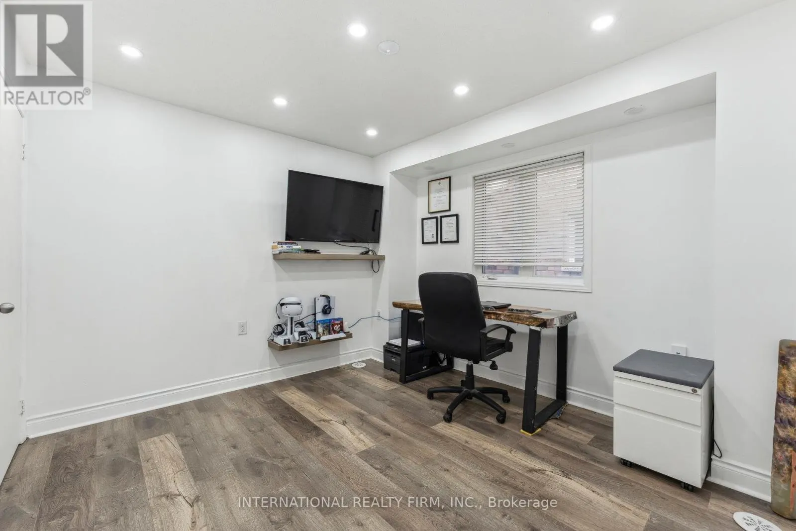 20 LOWES HILL CIRCLE
