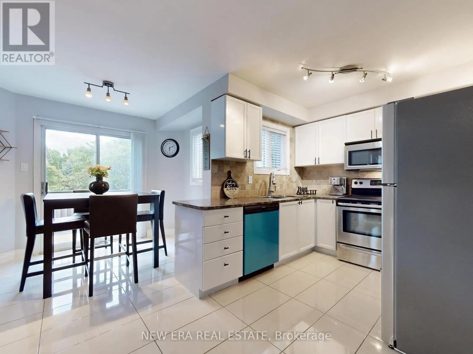 5380 FLORAL HILL CRESCENT