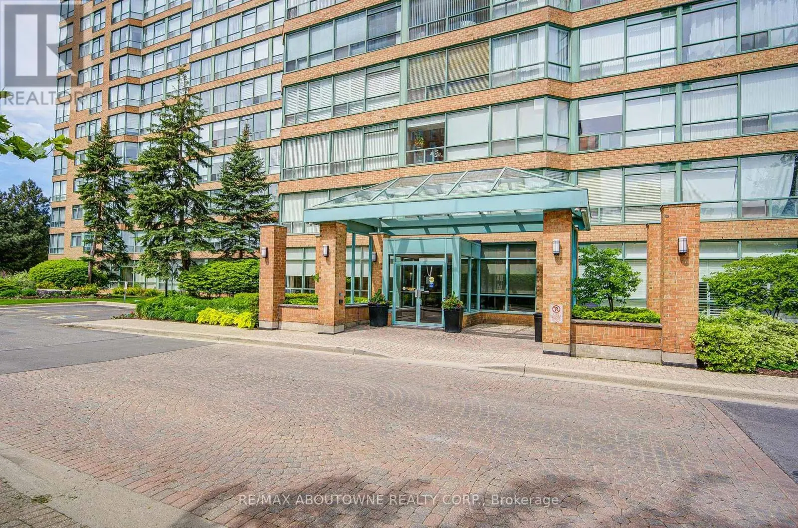 1008 - 1276 MAPLE CROSSING BOULEVARD