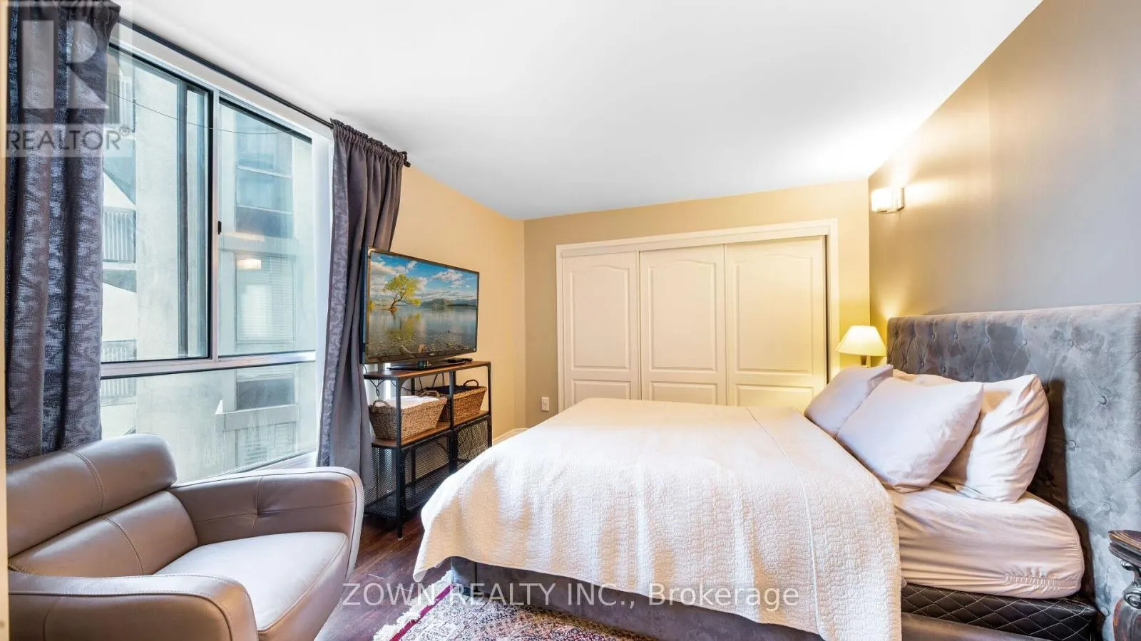 2210 - 10 MARTHA EATON WAY