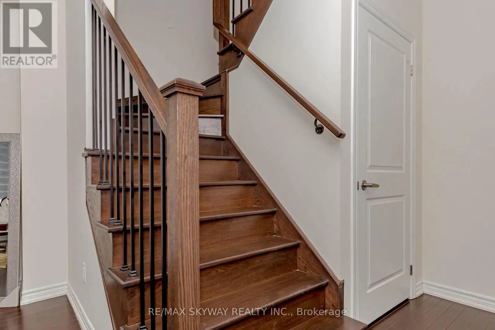 29 THORNVALLEY TERRACE W