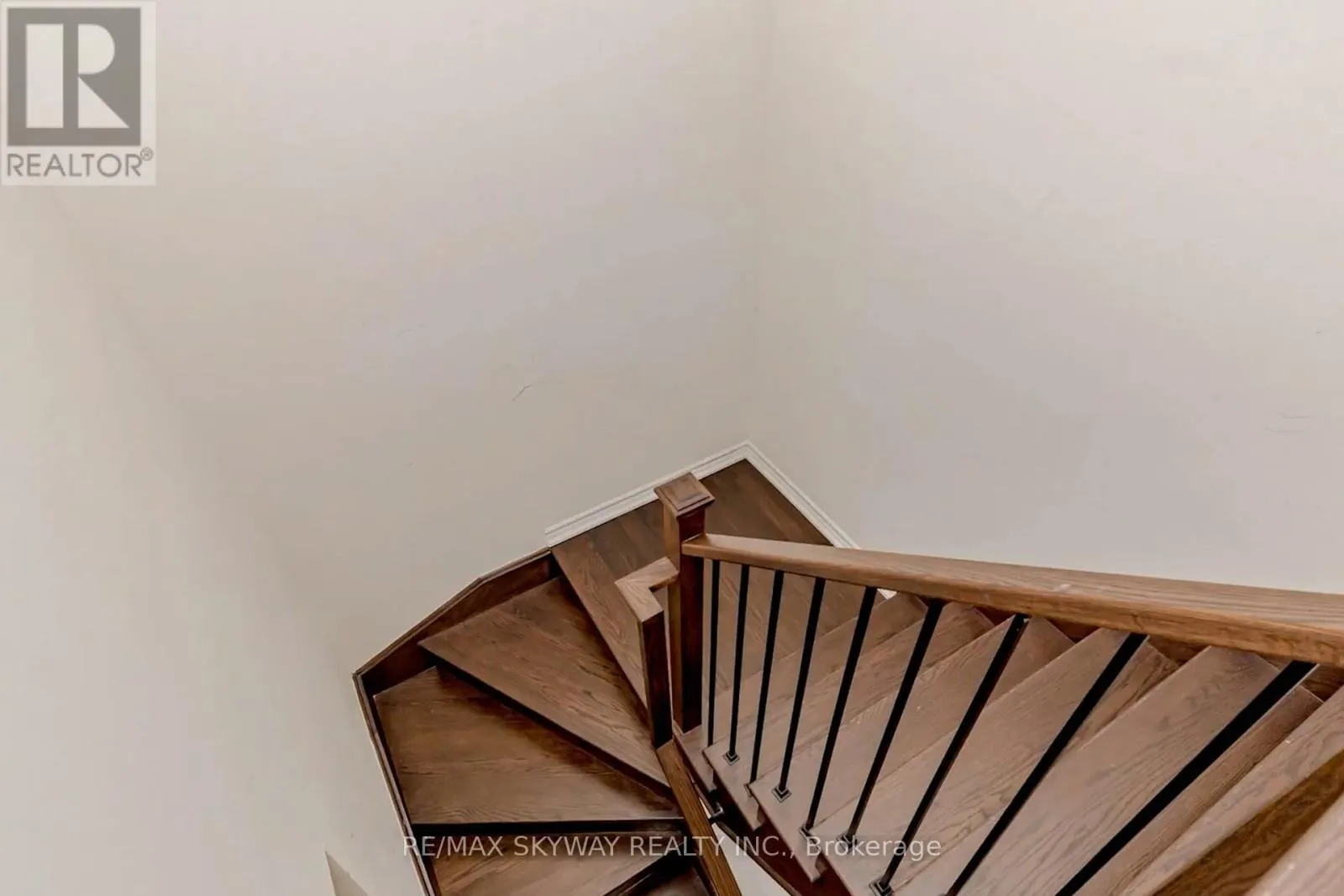 29 THORNVALLEY TERRACE W