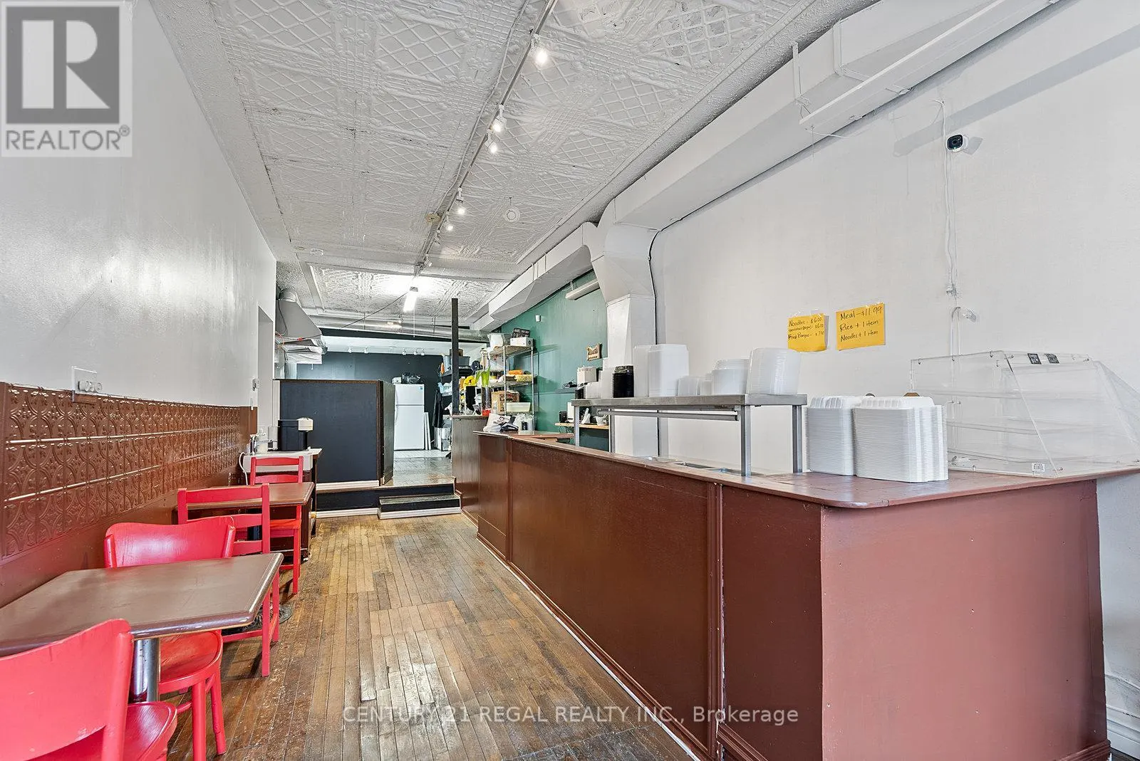 1664 QUEEN STREET W