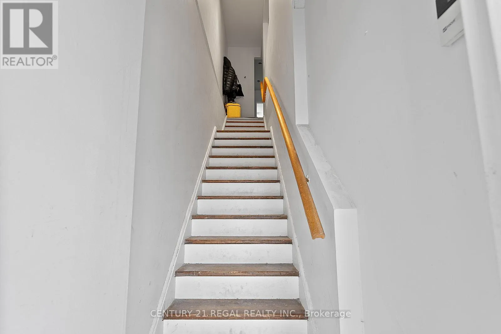 1664 QUEEN STREET W