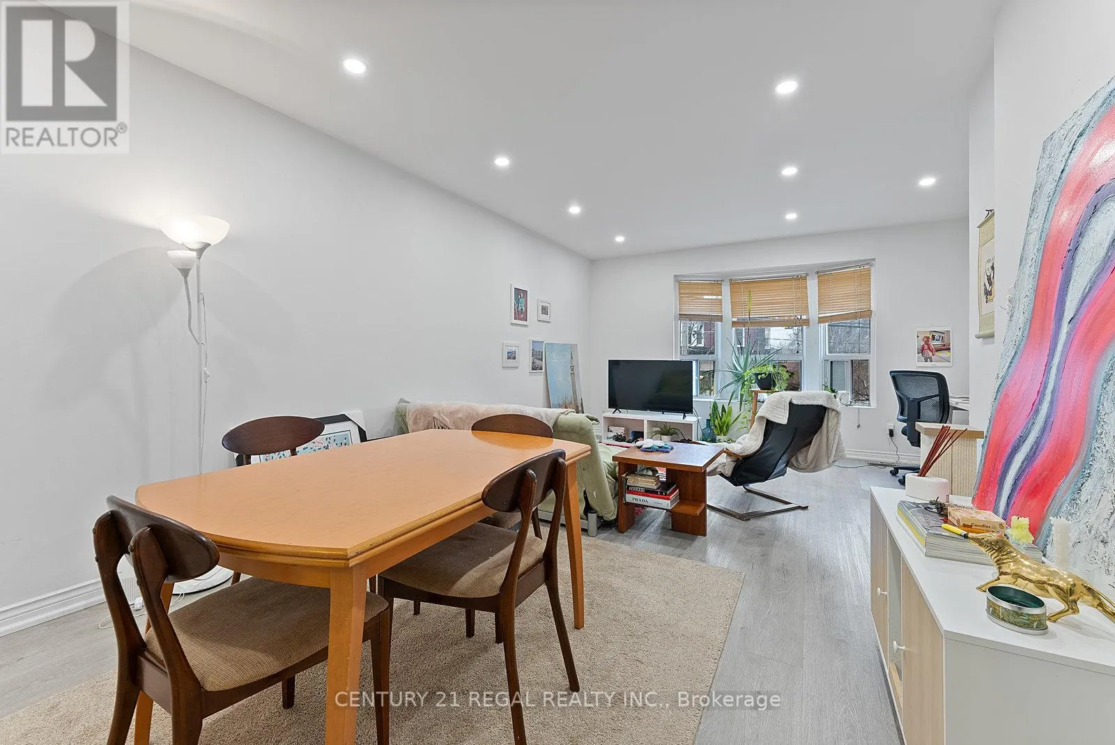 1664 QUEEN STREET W