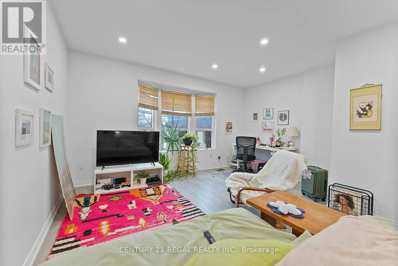 1664 QUEEN STREET W