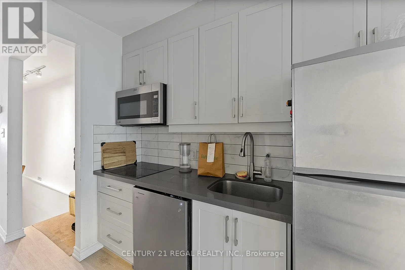1664 QUEEN STREET W