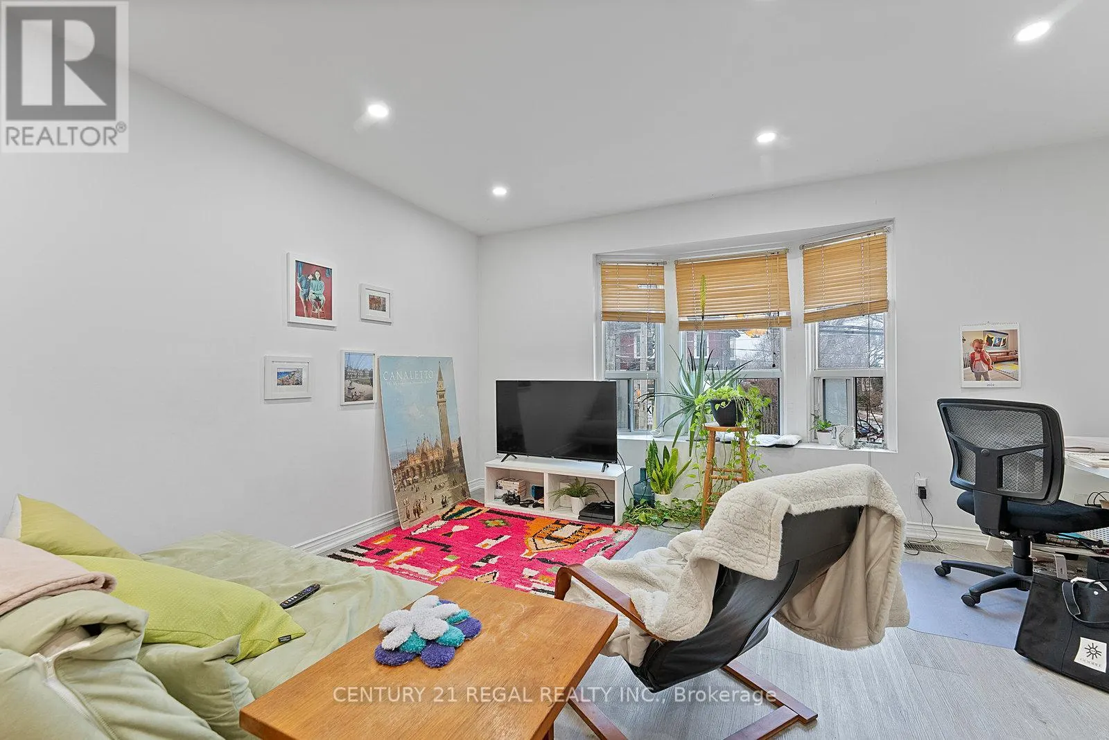 1664 QUEEN STREET W