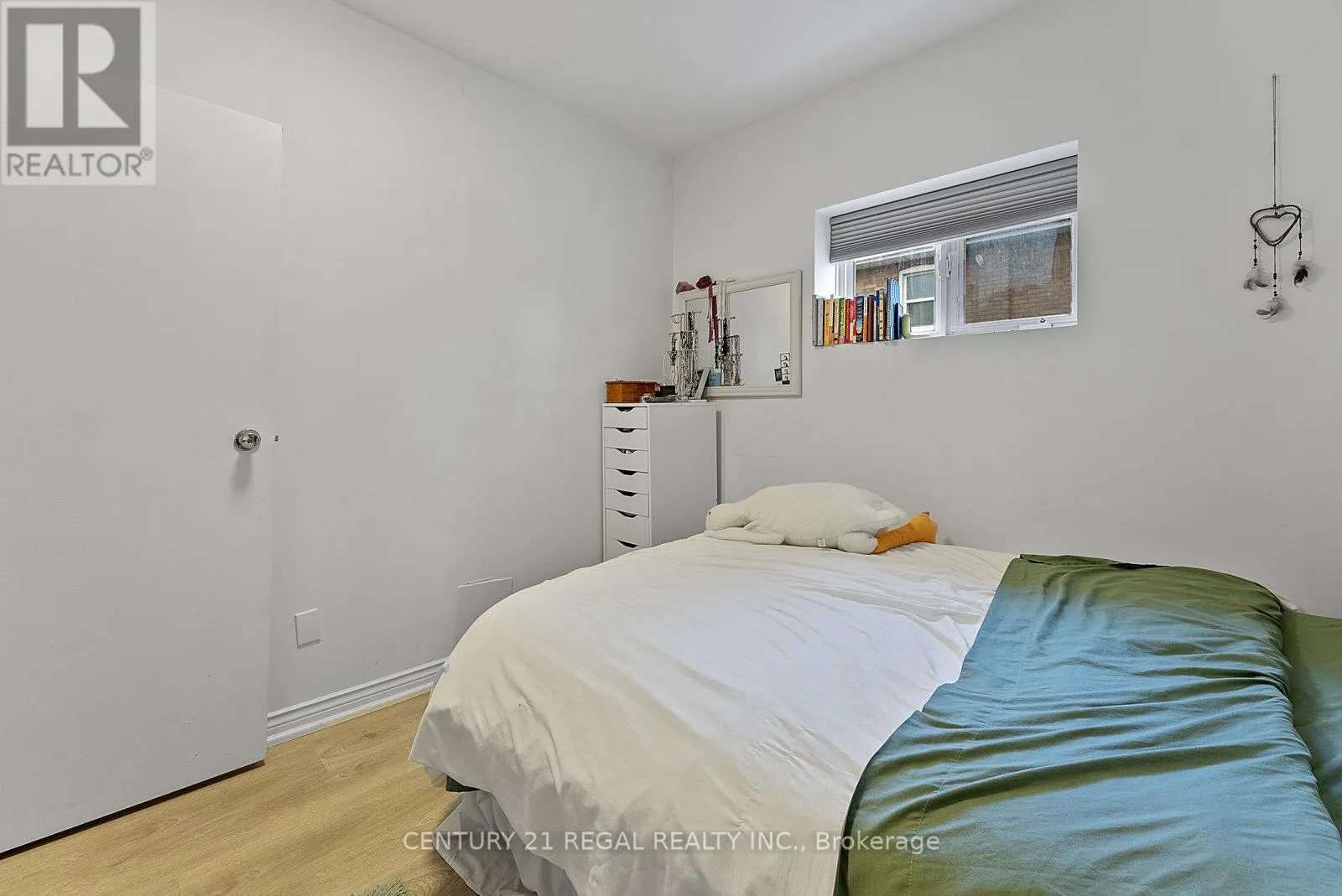 1664 QUEEN STREET W
