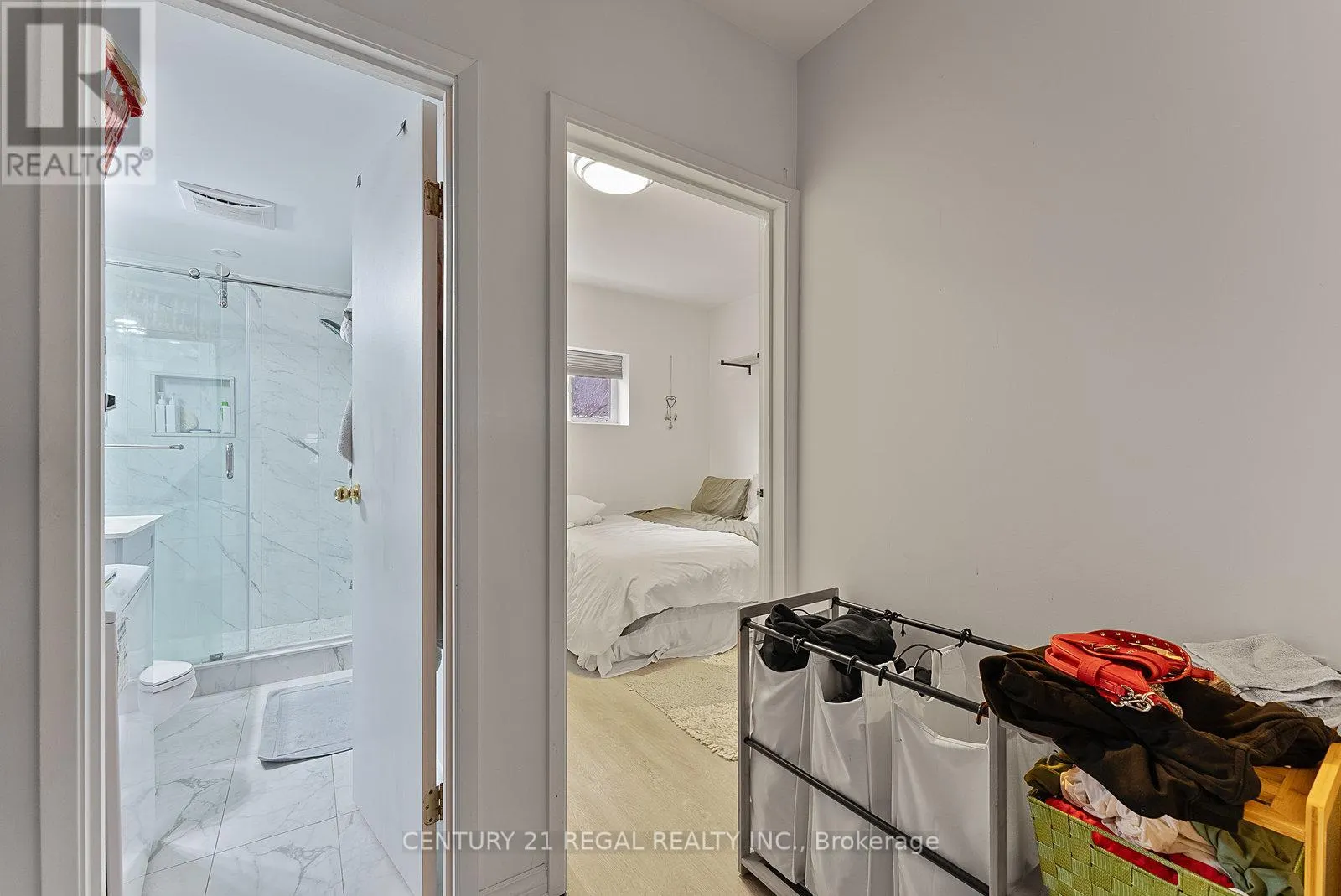 1664 QUEEN STREET W