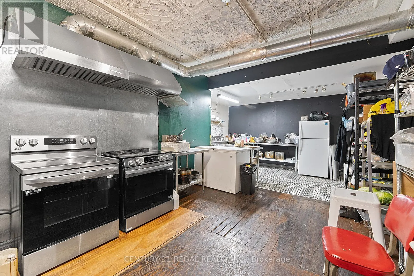 1664 QUEEN STREET W