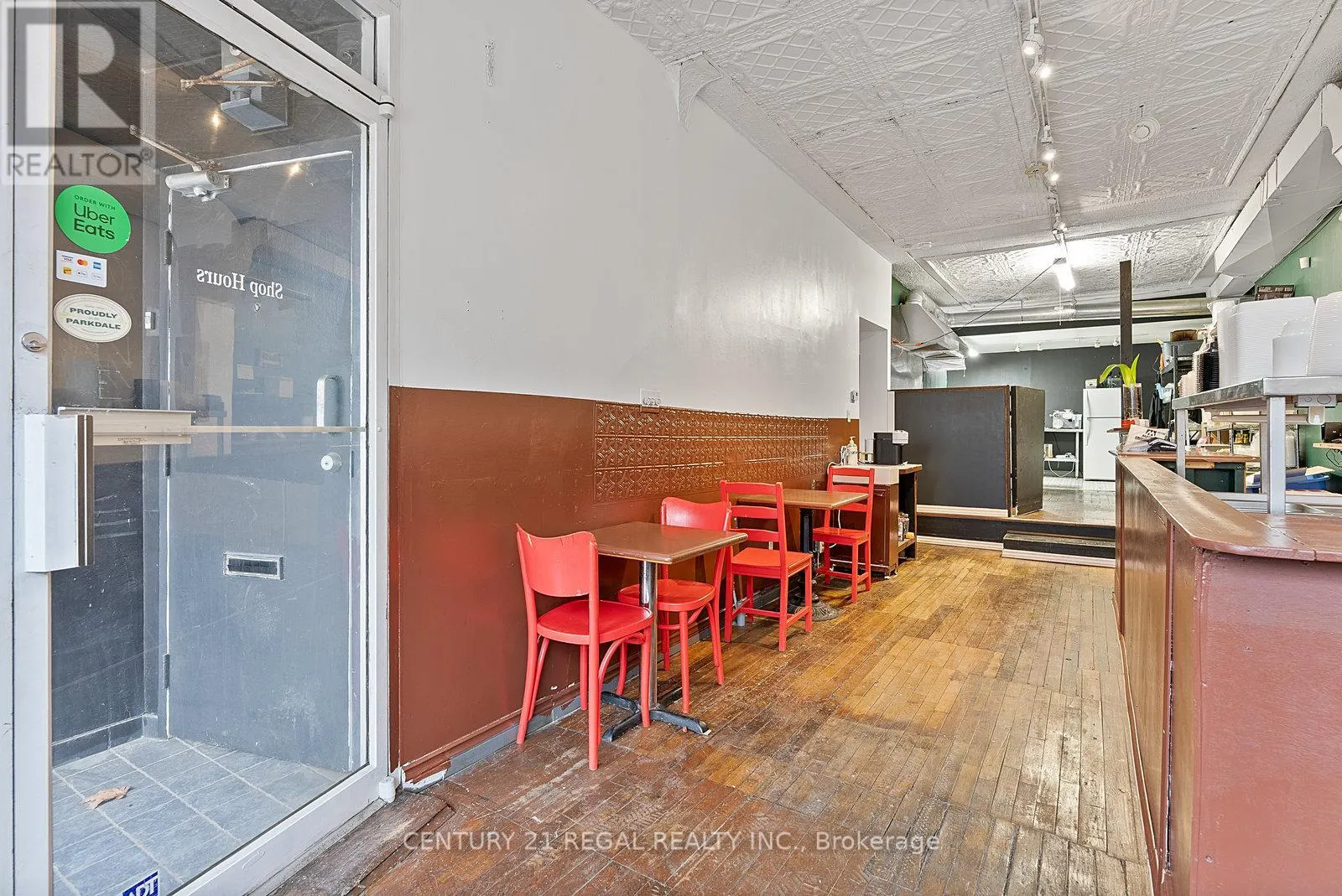 1664 QUEEN STREET W