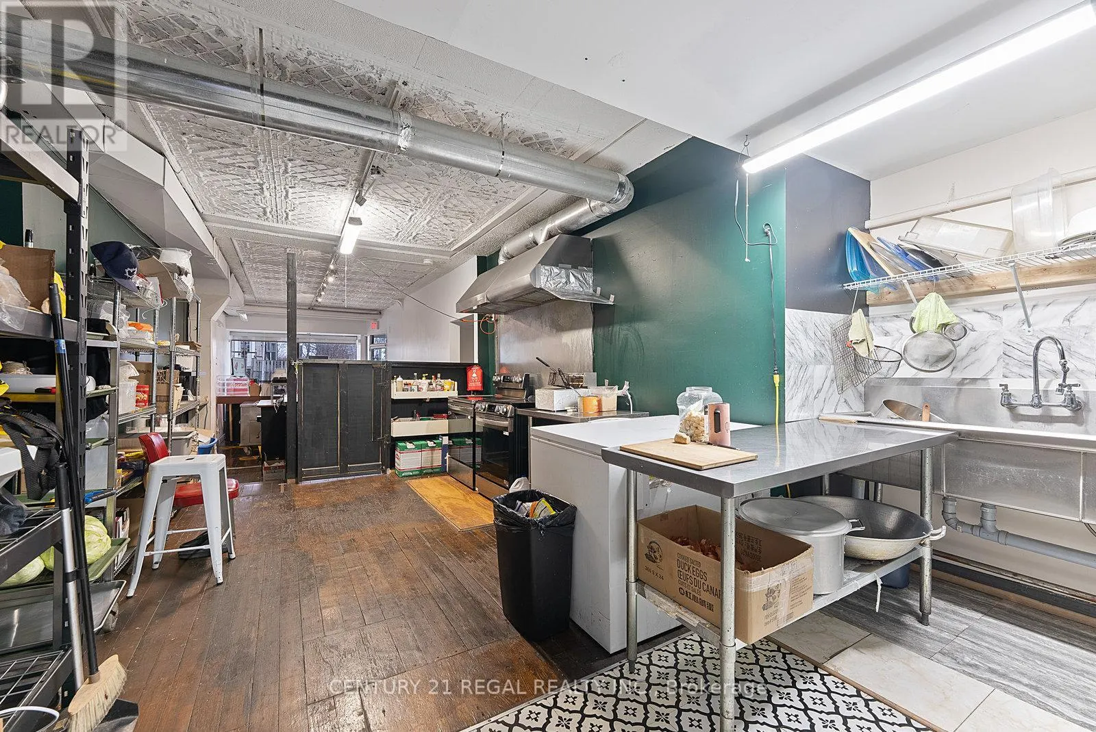 1664 QUEEN STREET W