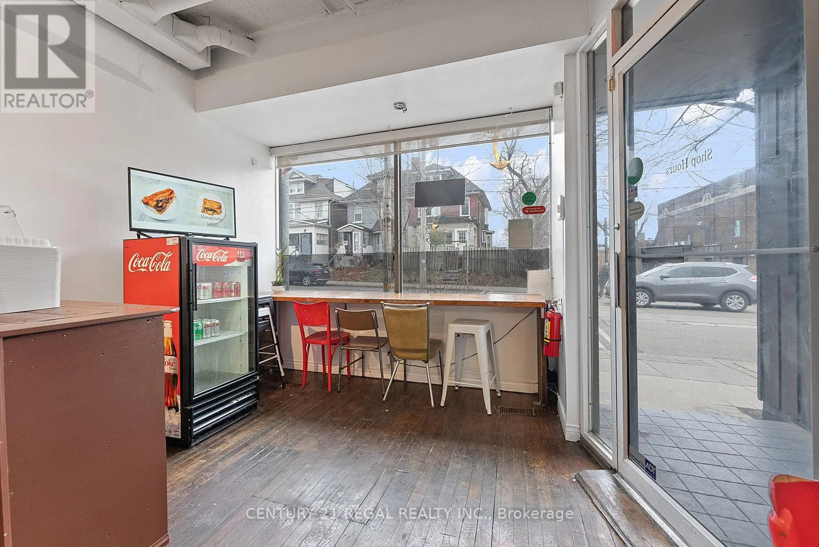 1664 QUEEN STREET W