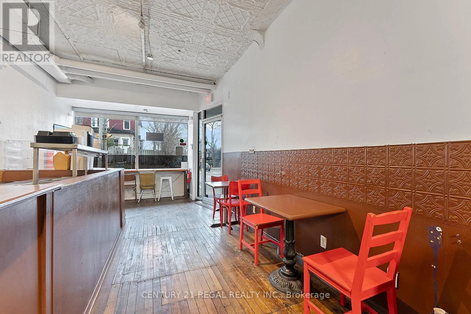 1664 QUEEN STREET W