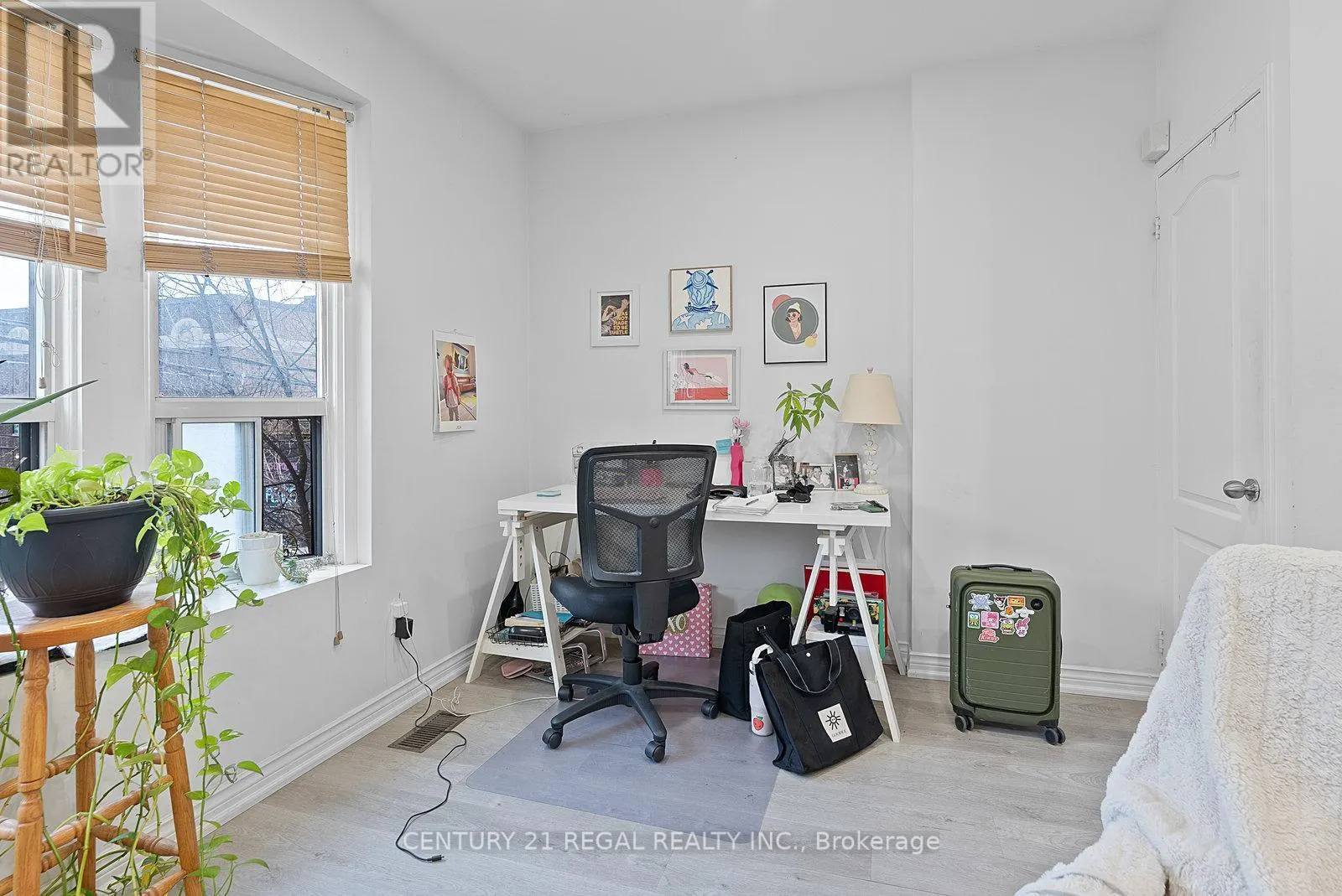 1664 QUEEN STREET W